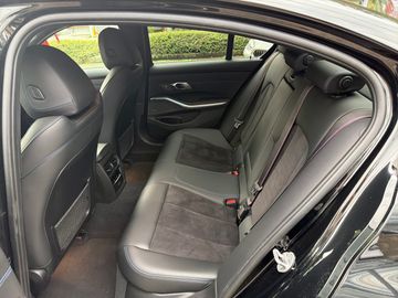 BMW 320d xDrive Limousine M Sportpaket HK HiFi DAB