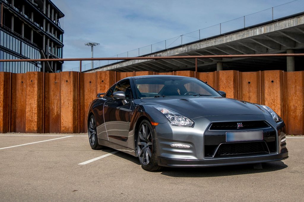 Nissan GT-R