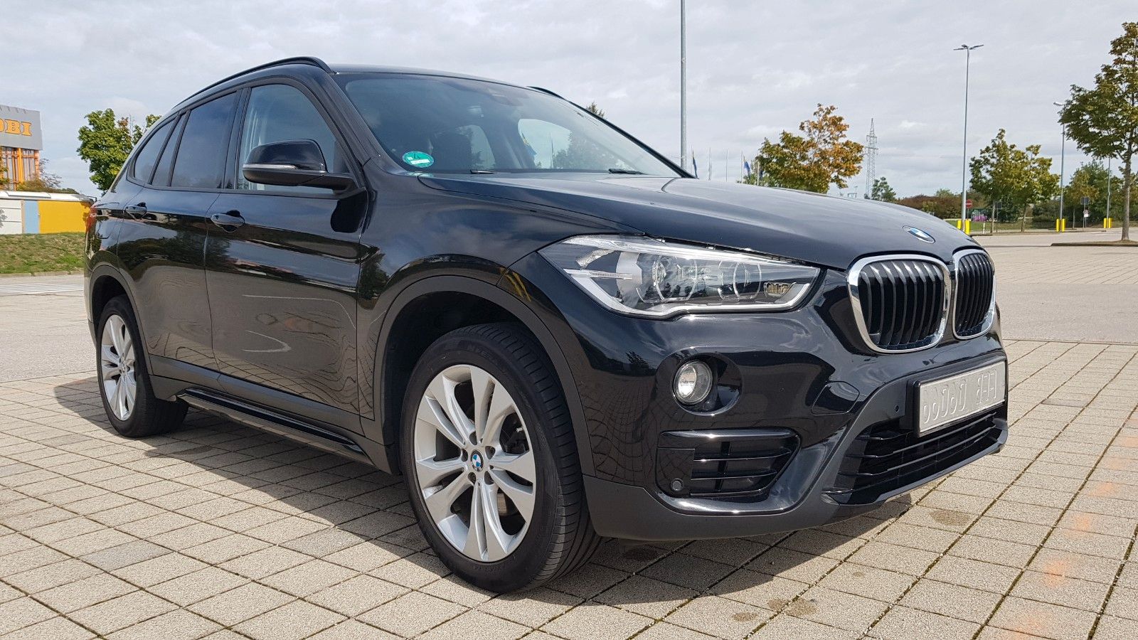 BMW X1 sDrive18d Aut. Sport Line ~ AHK ~ Navi ~ HiFi