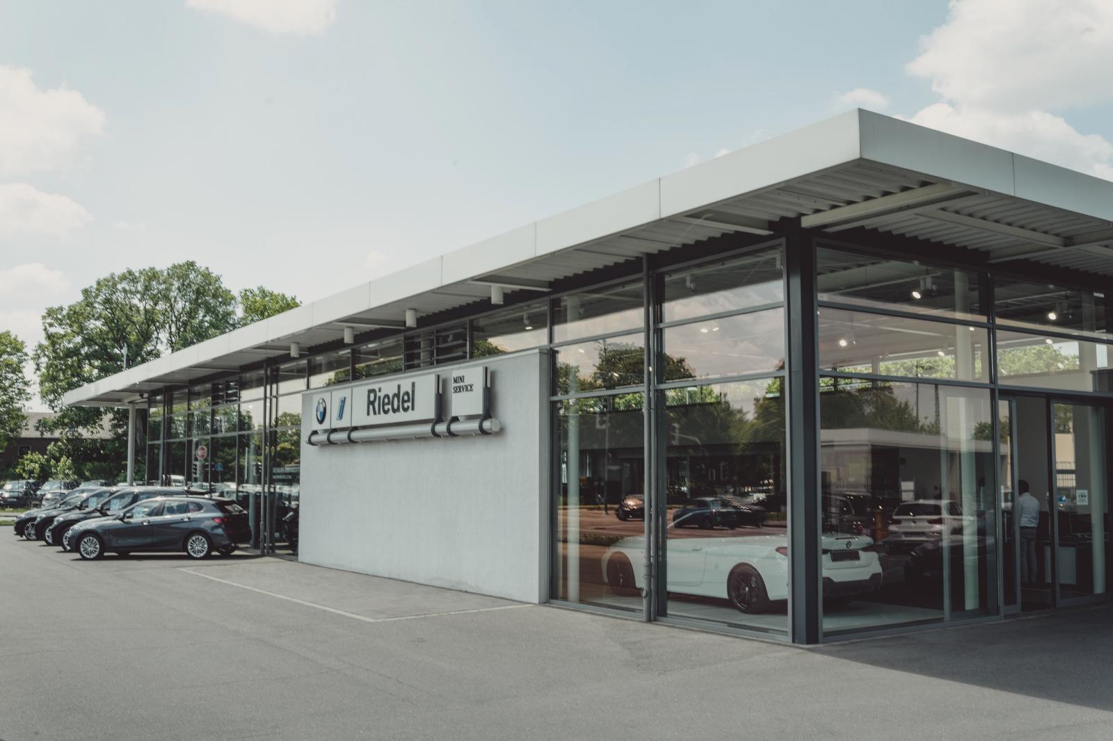 showroom-image-main