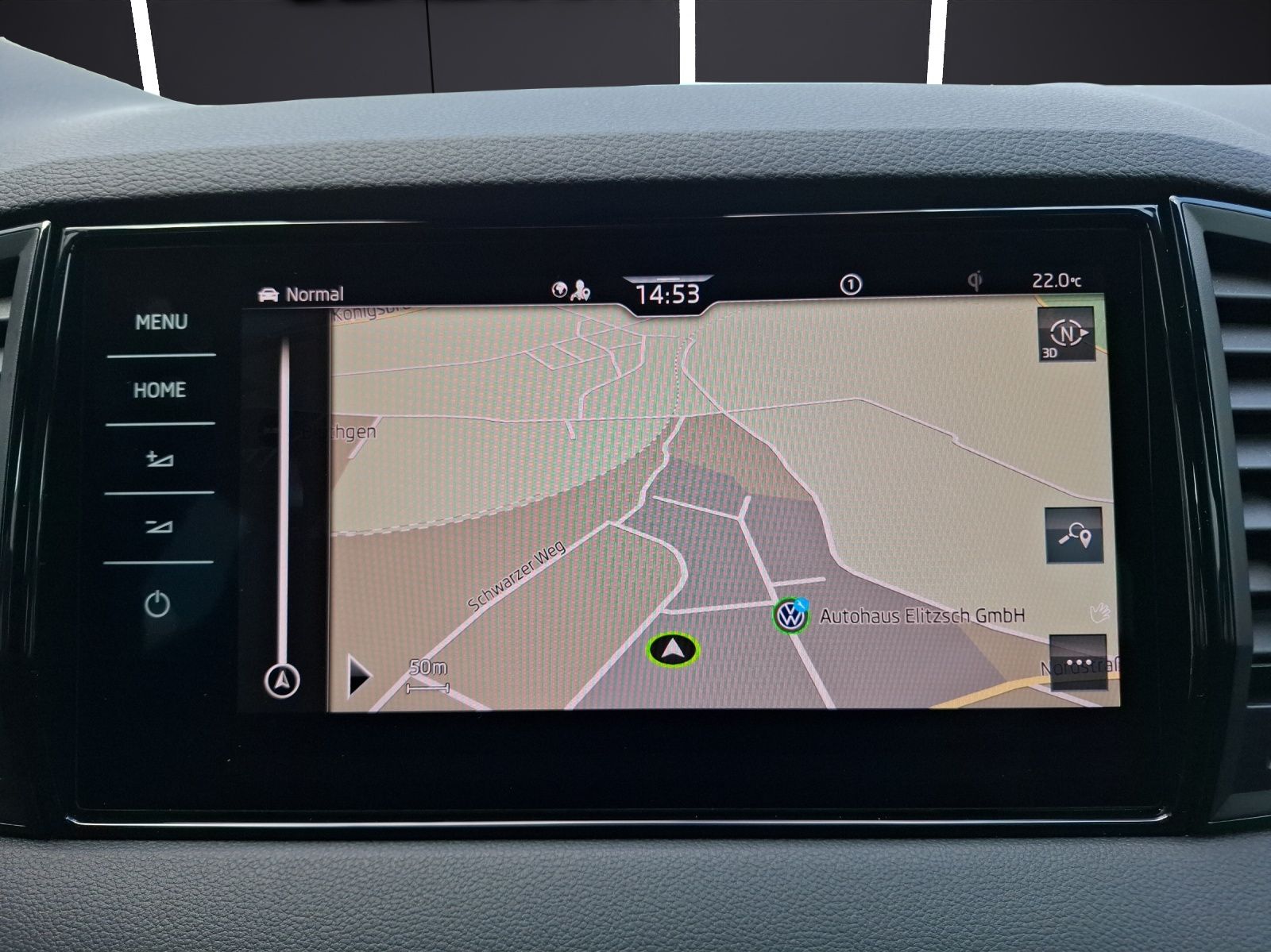 Fahrzeugabbildung SKODA Karoq TSI Sportline DSG 4x4 LED AHK Navi PANO AC