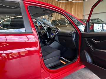 Hyundai ix20*TÜVSERVICE:NEU*SitzLenkradHZ*NAV*TEMPO*PD