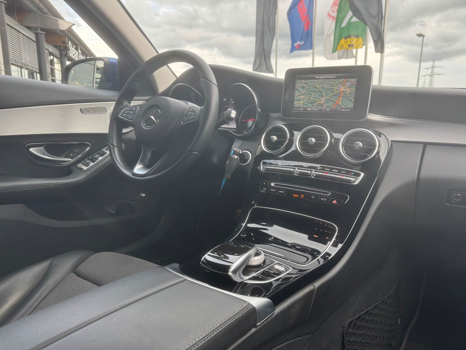 Fahrzeugabbildung Mercedes-Benz C 300 T Avantgarde+Ambiente+LED+IHC+SpiegelP