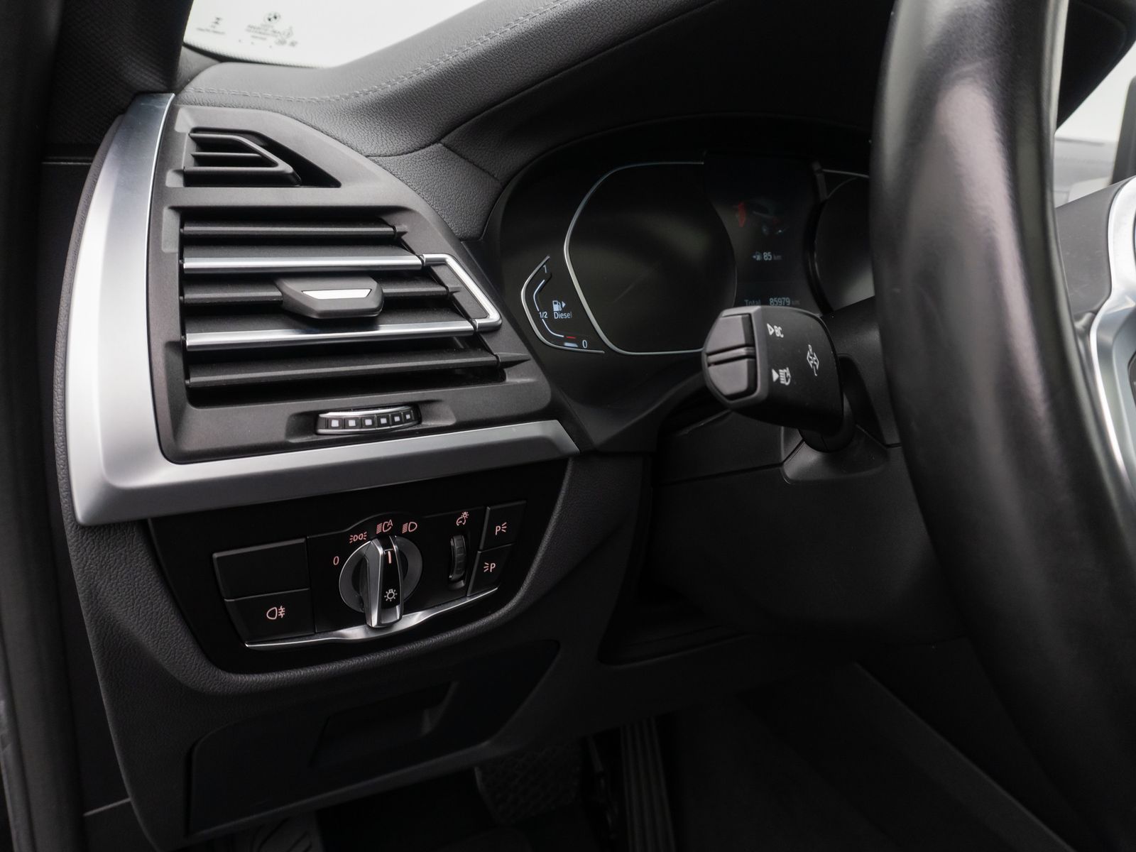 Fahrzeugabbildung BMW X3 xD30d Alarm HUD Laser DAB DisplKey 19"M Sport