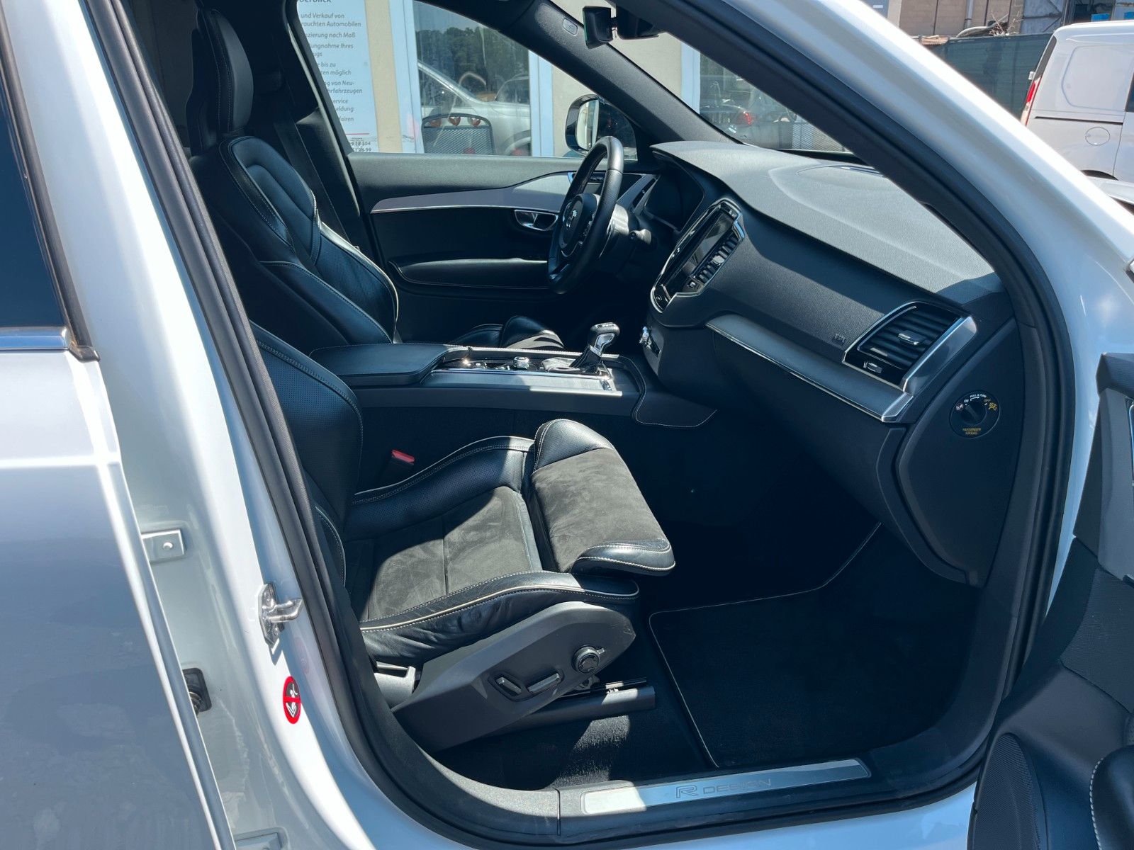 Fahrzeugabbildung Volvo XC90 R DESIGN AWD Navi Leder Pano LED *7-SITZER*