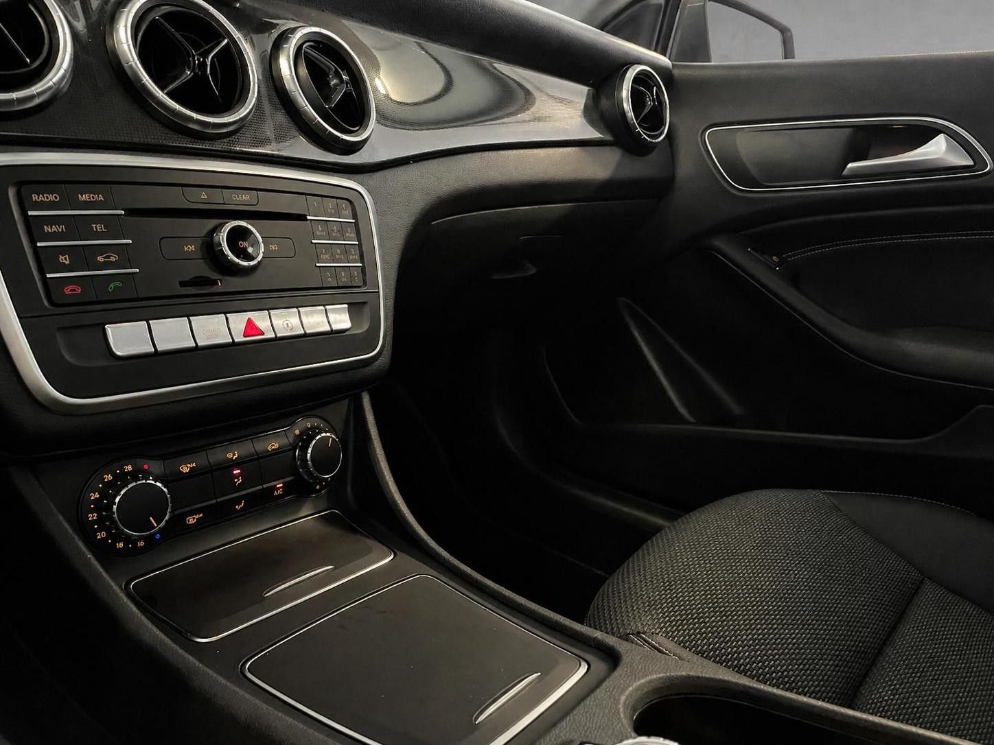 Mercedes-Benz CLA 200 Business 2. Hd BT Sport foto 20