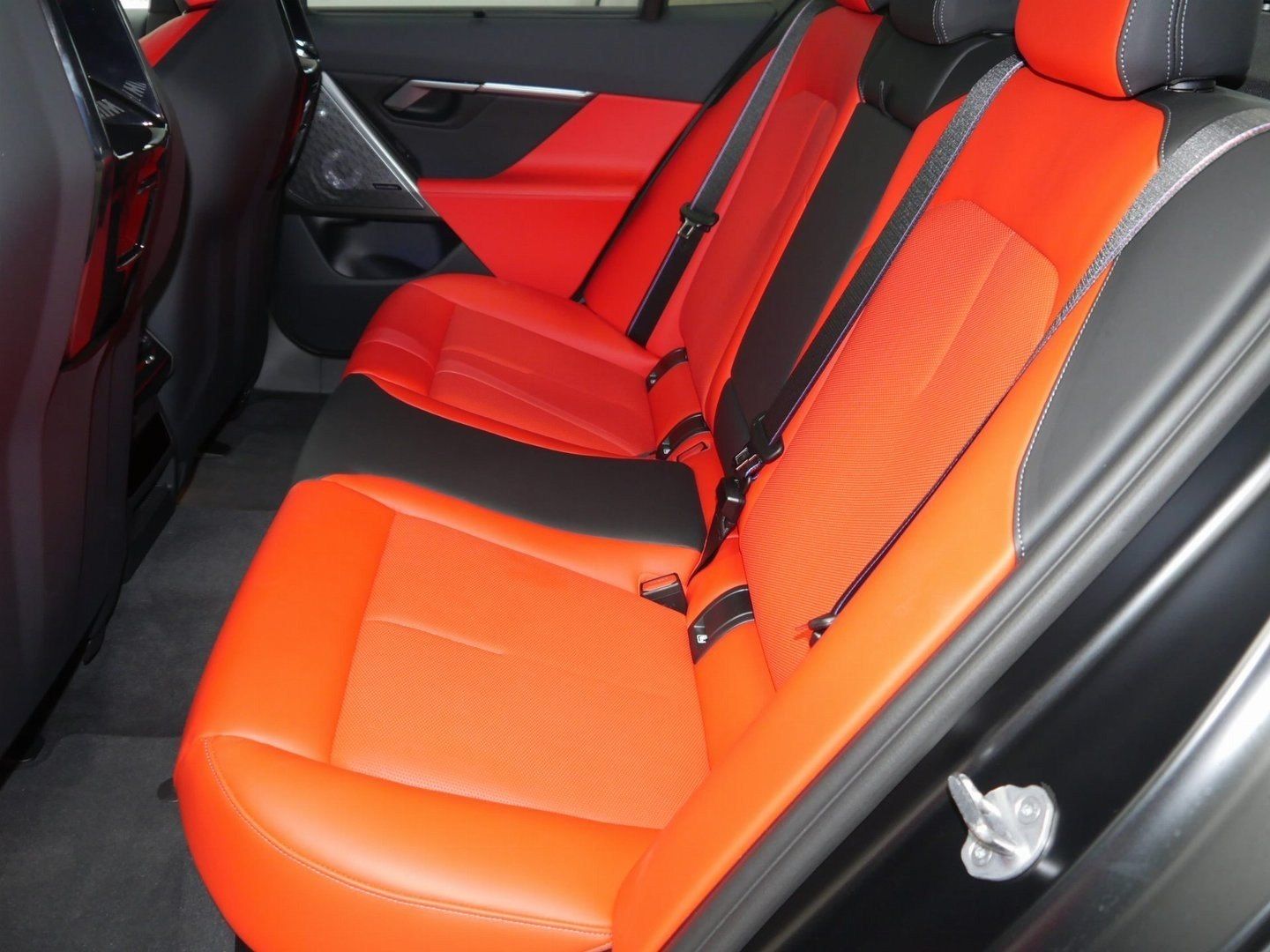 Fahrzeugeinzelansicht 16 Fahrzeugabbildung BMW M5 Limousine |M Carbon-Keramik Bremse |B&W |M Dr