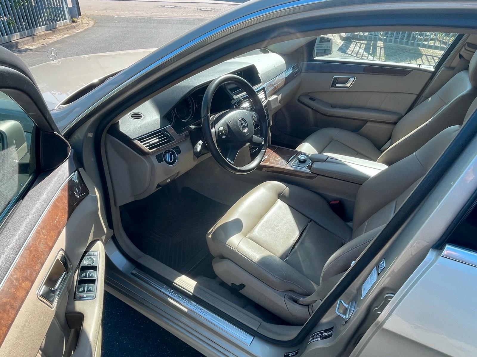 Mercedes-Benz E200 2012 — photo 10