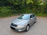 Skoda Octavia 1.6 Elegance 1.6 MPI 2. Hand Schiebedach - Skoda Octavia: Mpi