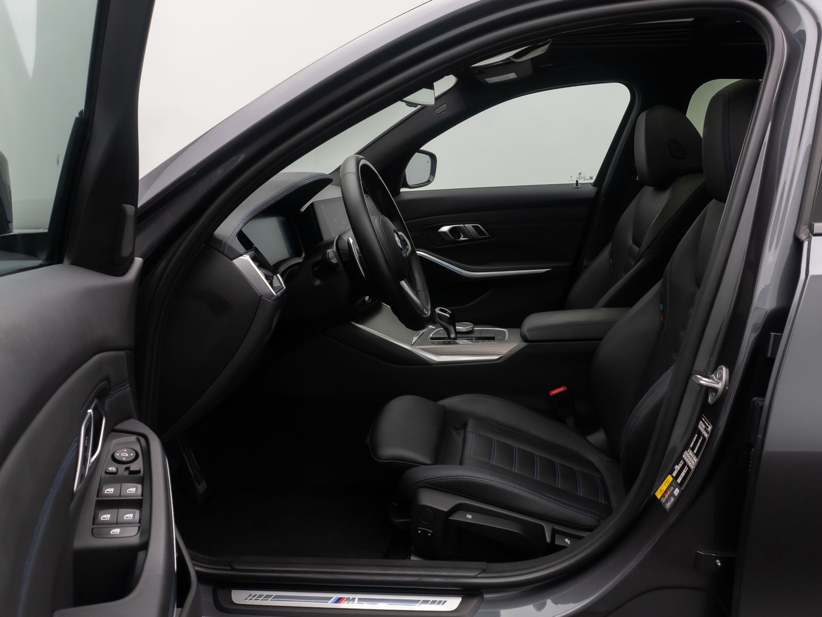 Fahrzeugabbildung BMW 330e M Sport Laser DAB HUD 360° Panorama AHK 19"