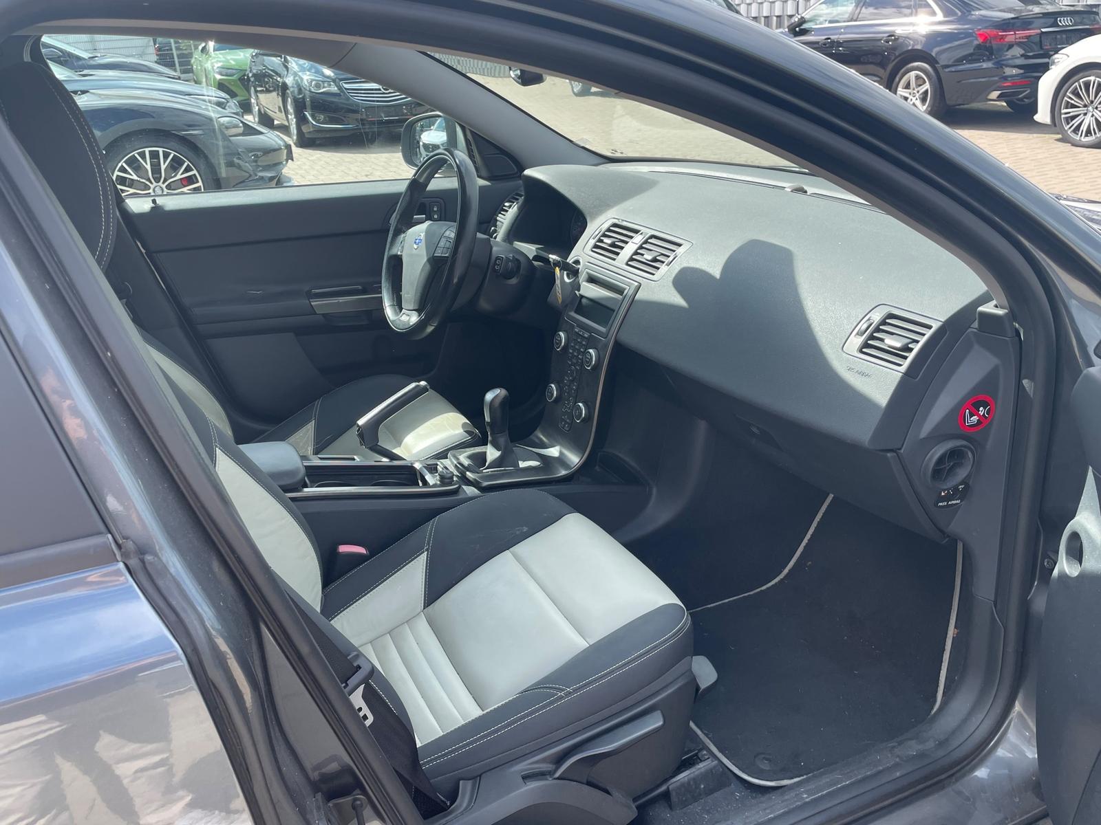 Volvo V50 1.6 D R-Design Xenon Vollleder 
