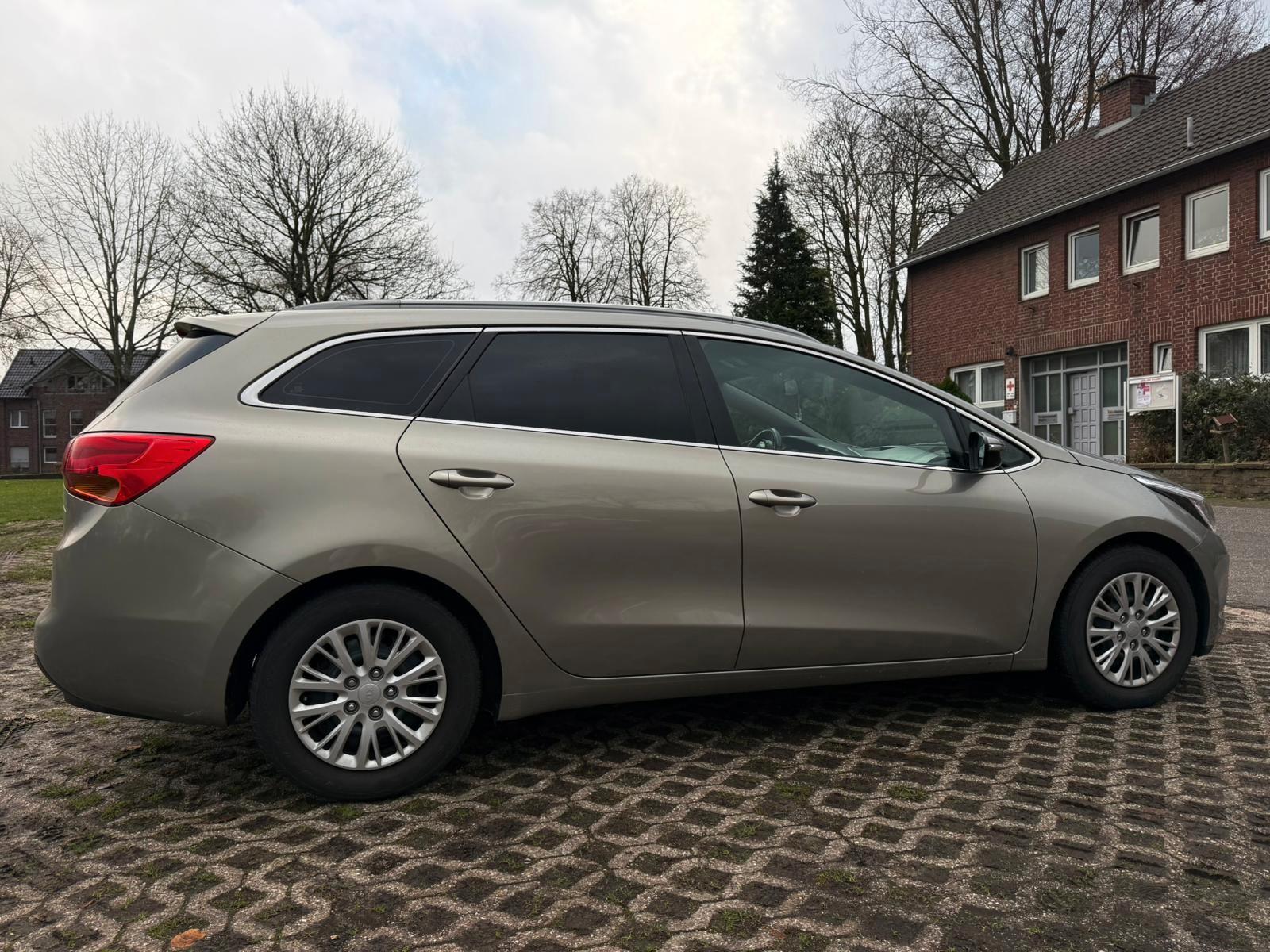 Kia cee'd Sportswagon 1.6 GDI Vision Sportswagon...