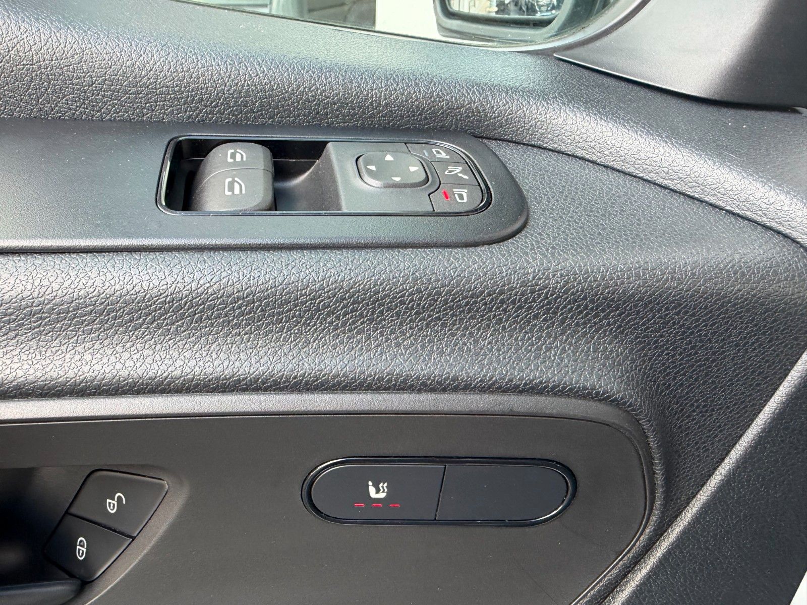 Fahrzeugabbildung Mercedes-Benz Sprinter 317 CDI 9G 3665 LED SHZ Klima Schwing