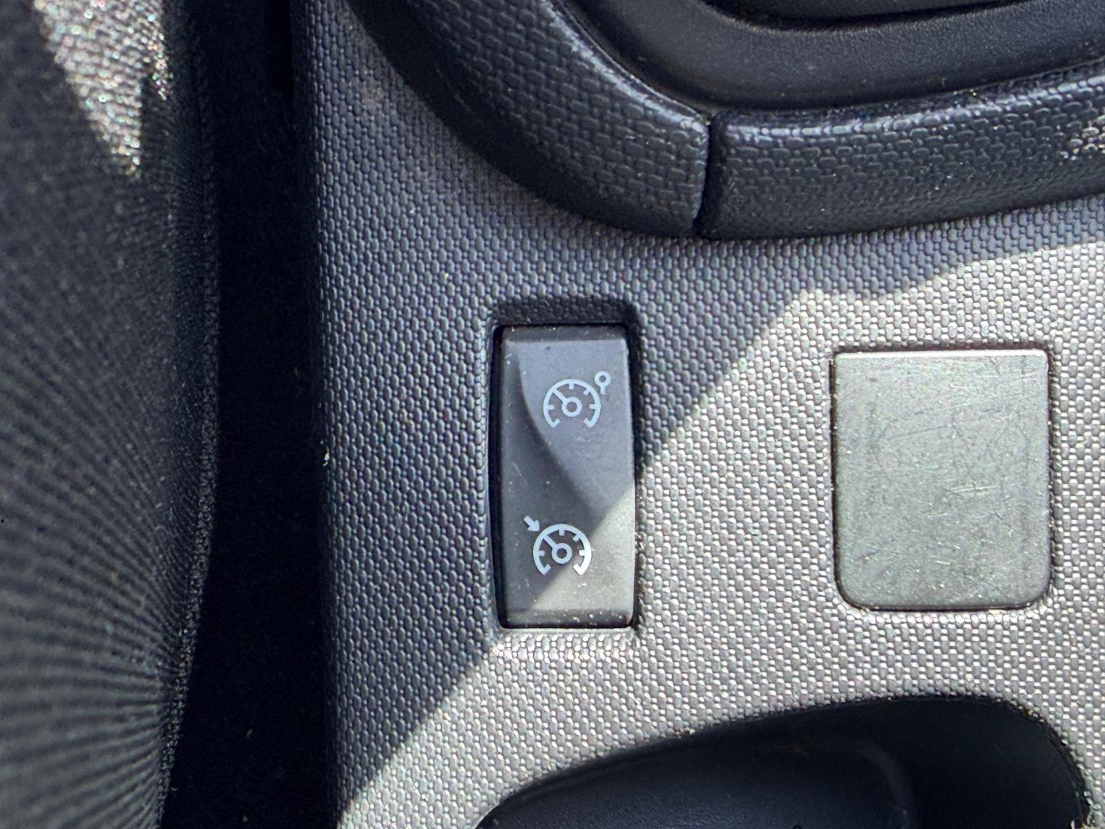 Renault Clio 2015 — photo 11