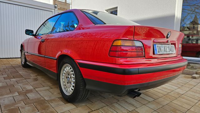 BMW 320i Coupe E36