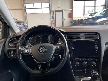 Volkswagen Golf VII Lim. Highline 1.5 TSI *1.HAND*LED*AHK*
