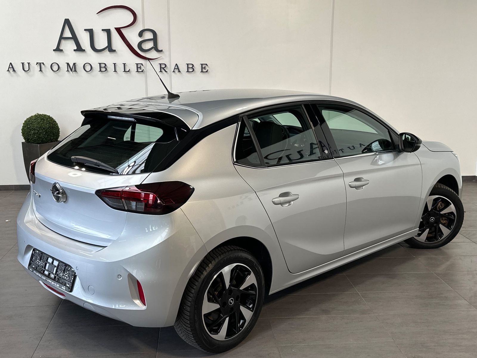 Fahrzeugabbildung Opel Corsa e Elegance NAV+LED+VCOCK+CARPLAY+PP+16ZOLL