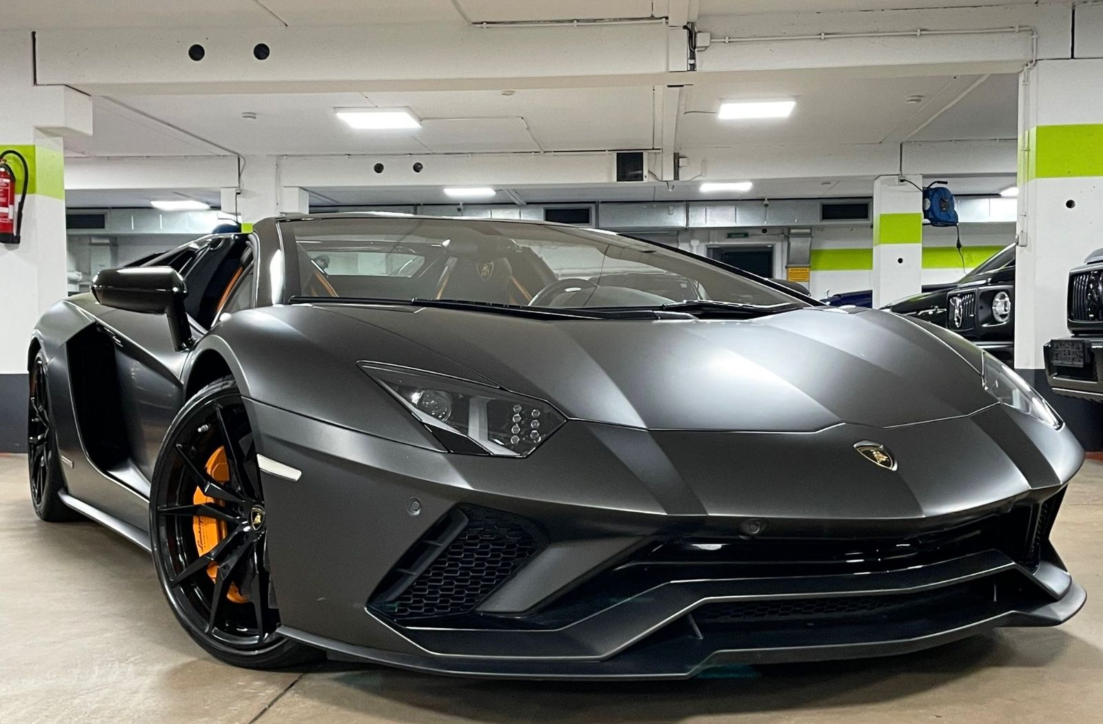 Fahrzeugabbildung Lamborghini AVENTADOR S ROADSTER CARBON LIFT GARANTİ TOPZUST