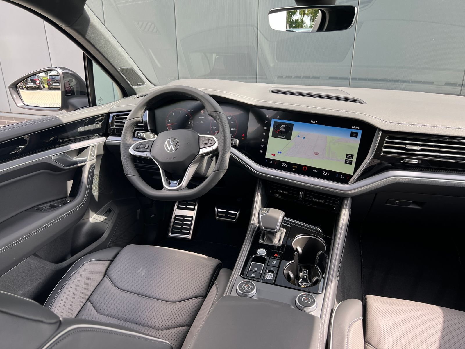 Fahrzeugabbildung Volkswagen Touareg  R-Line 3.0 TDI V6 DSG 4MOTION *Leder, A