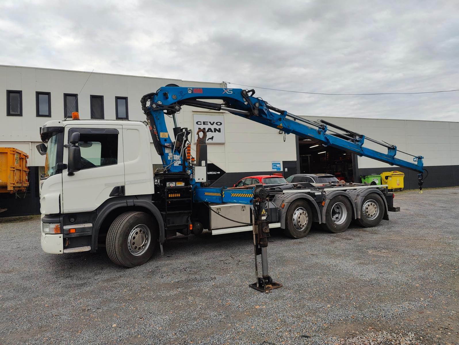 Scania P360 8x2 Tridem HIAB 244 E-4