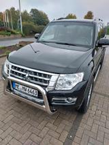 Mitsubishi Pajero 3,2 4 WD 7 Sitzer - Mitsubishi Pajero: 4.4
