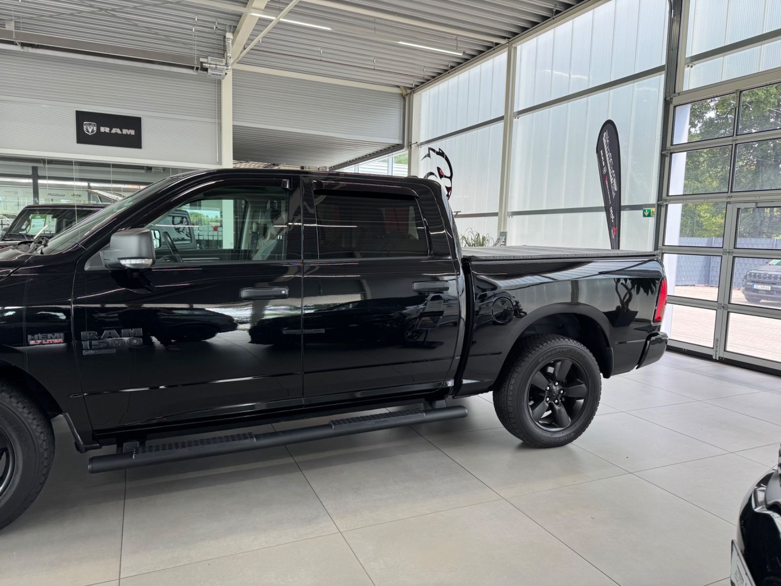 Fahrzeugabbildung Dodge RAM 1500 Classic Black Edition LPG LED TOP