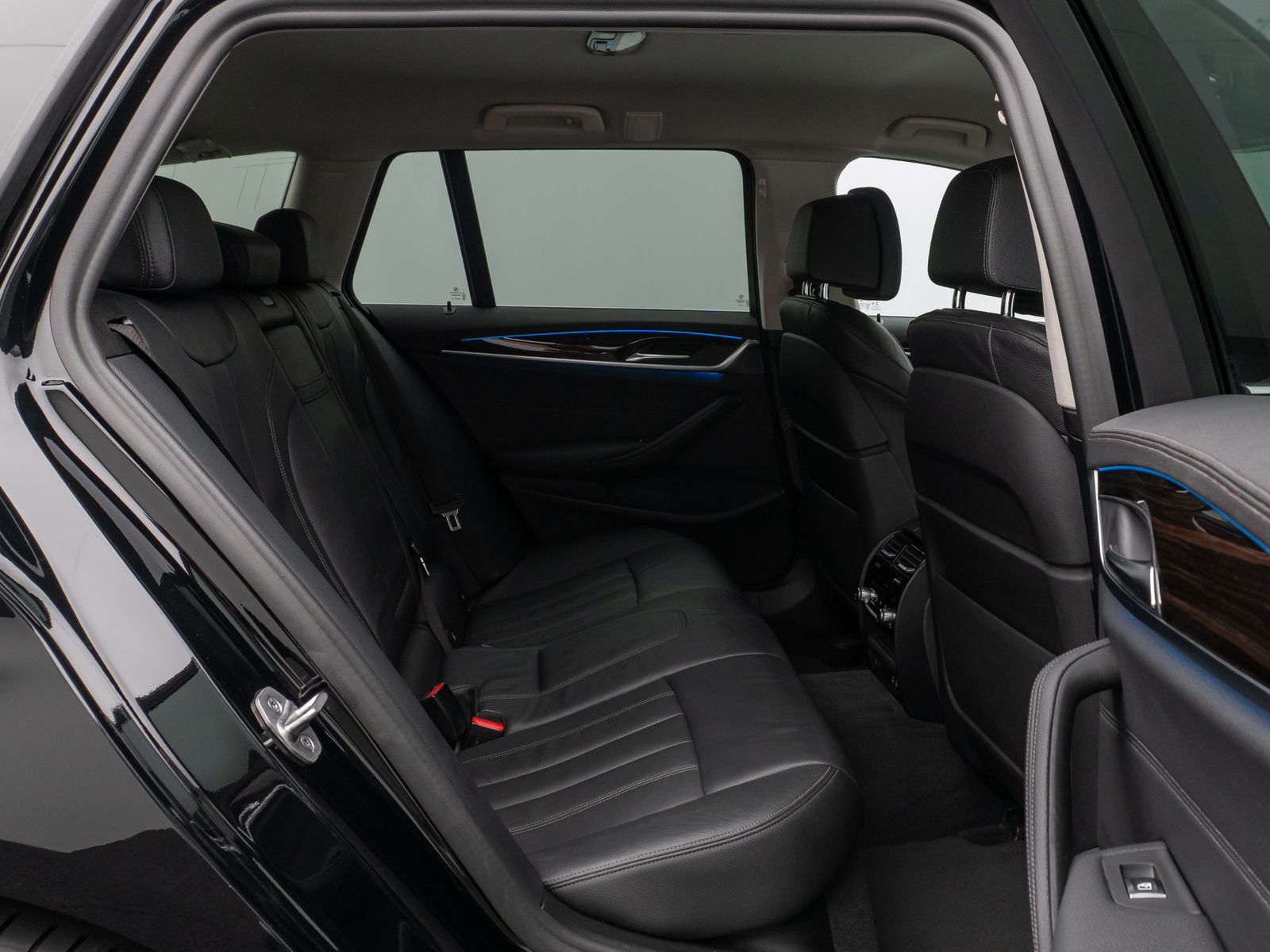 Fahrzeugabbildung BMW 530e xD Luxury Line DAB Komfort HUD Laser HiFi