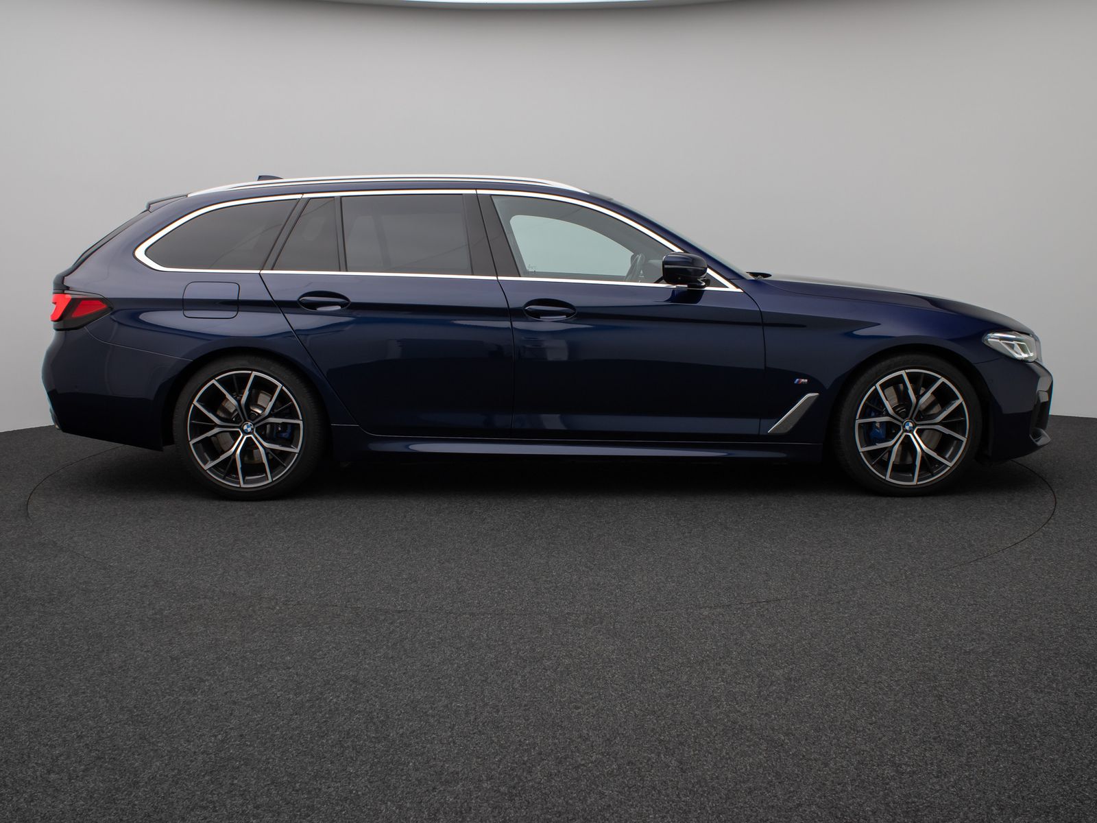 Fahrzeugabbildung BMW 530d M Sport Panorama 360°Laser HUD HiFi SoftCL