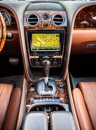 Fahrzeugabbildung Bentley Flying Spur 4.0 V8 PANO|CAM|LUFT|SHZ|SLF|KEYLES
