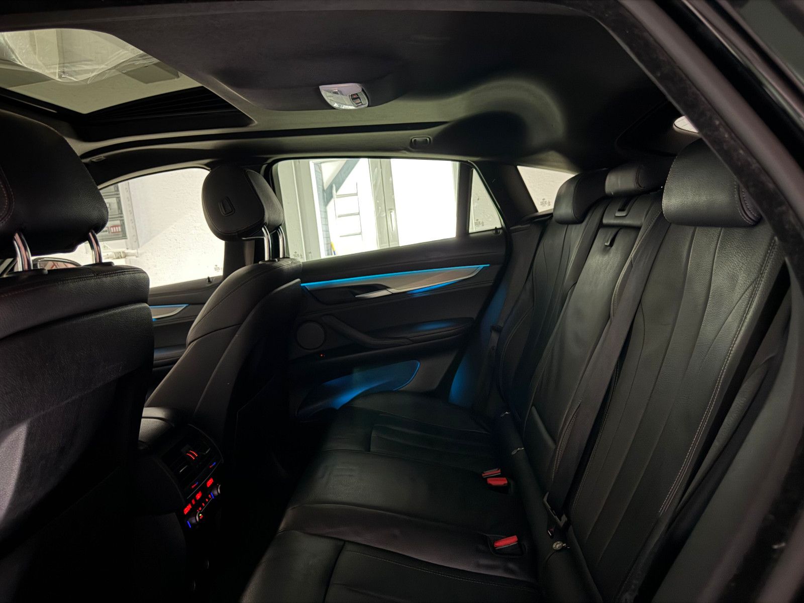 Fahrzeugabbildung BMW X6 xDrive 30 d M SPORT/LED/ACC/H&K/AHK/eGSD