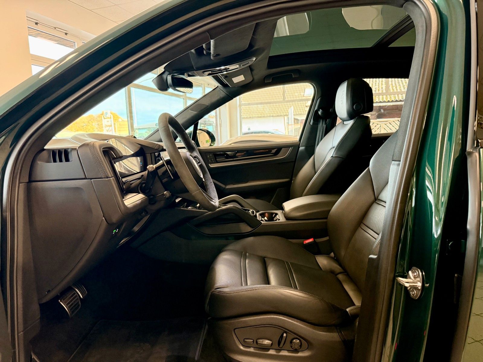 Fahrzeugabbildung Porsche Cayenne Turbo E-Hybrid SportDesign/PCCB/PTS/AHK