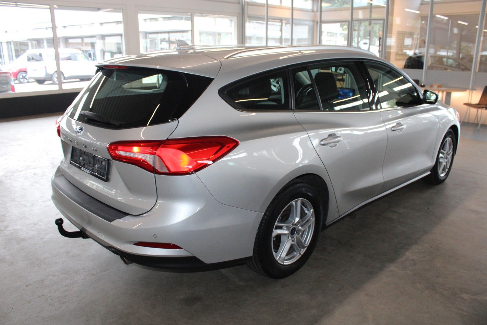 Fahrzeugabbildung Ford Focus Cool & Connect Automatik + AHK ACC WinterP