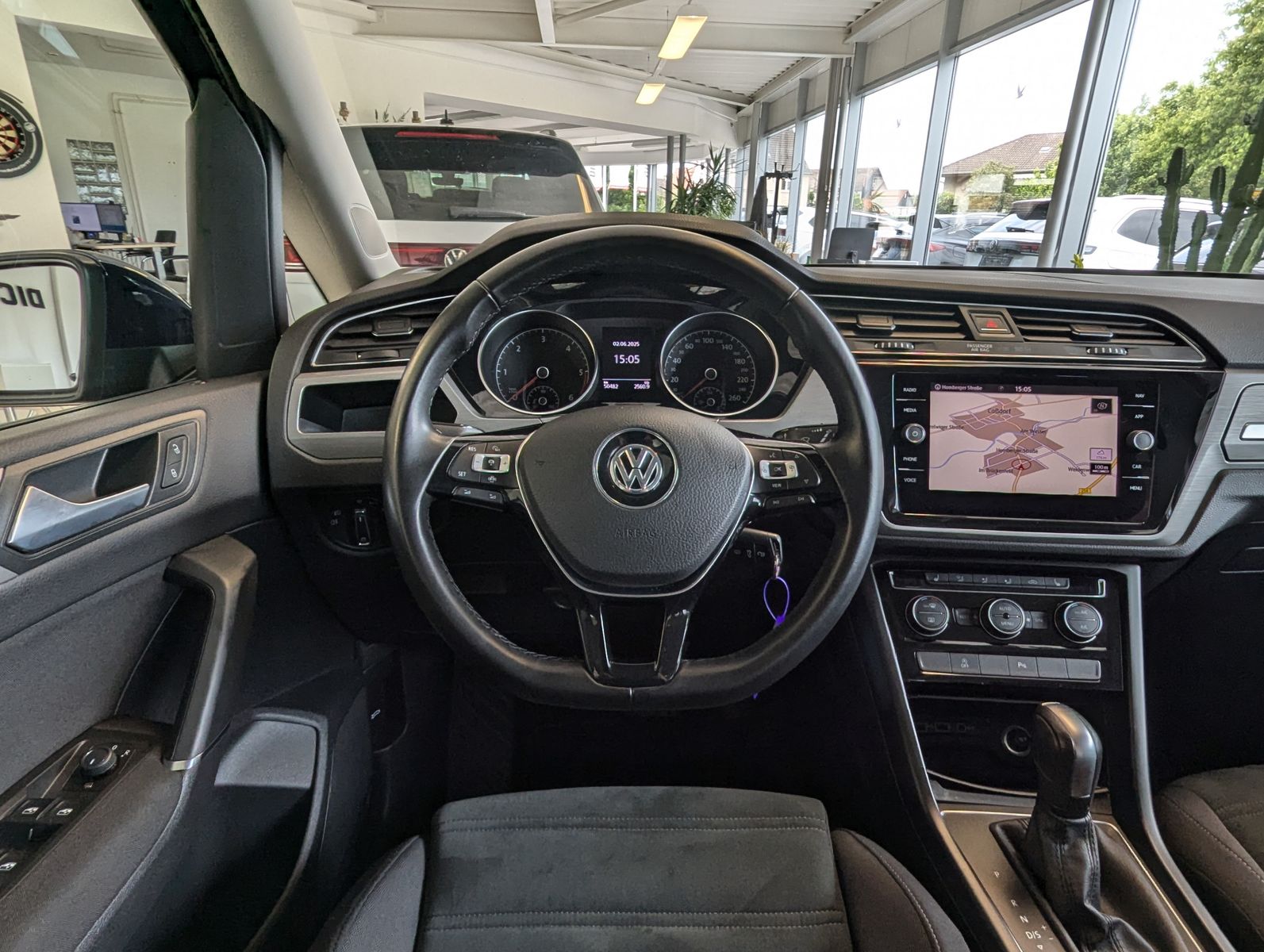 VW Touran 2.0 TDI DSG Comf. ACC LED Kamera - Image 19
