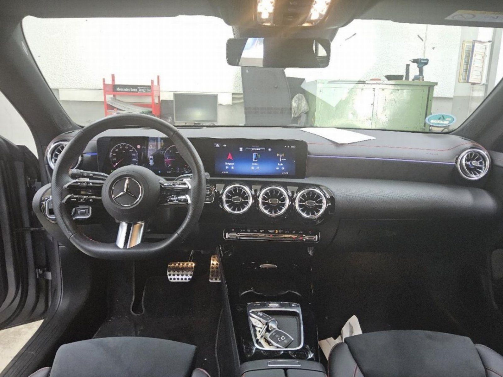 Fahrzeugabbildung Mercedes-Benz CLA 200d SB AMG Prem+ DISTRO Pano AHK Memo MAGNO