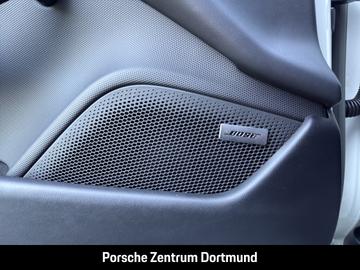 2022 Porsche TAYCAN — миниатюра 24