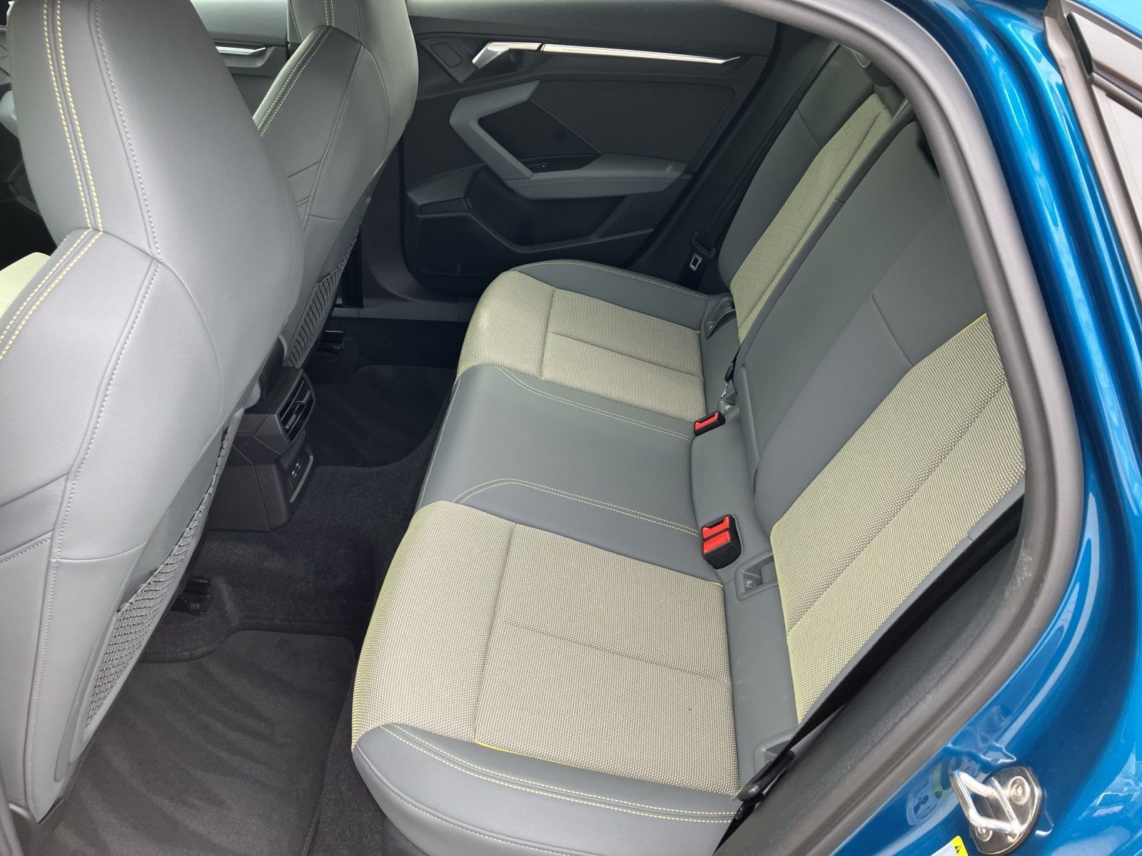 Fahrzeugabbildung Audi A3 Limousine 35 TFSI advanced MATRIX Navi ACC AH