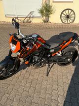 KTM Duke 690 - KTM VON 501 BIS 750 CCM