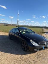 Mercedes-Benz 350 - schwarze Mercedes-Benz 350