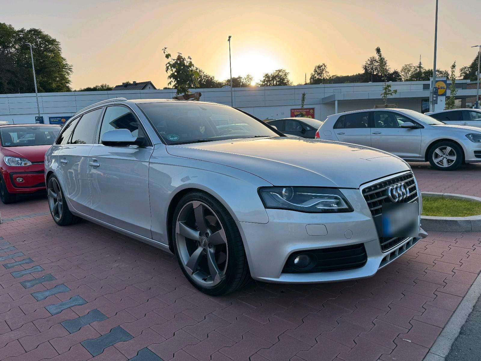 Audi A4 2011 — вигляд ззаду