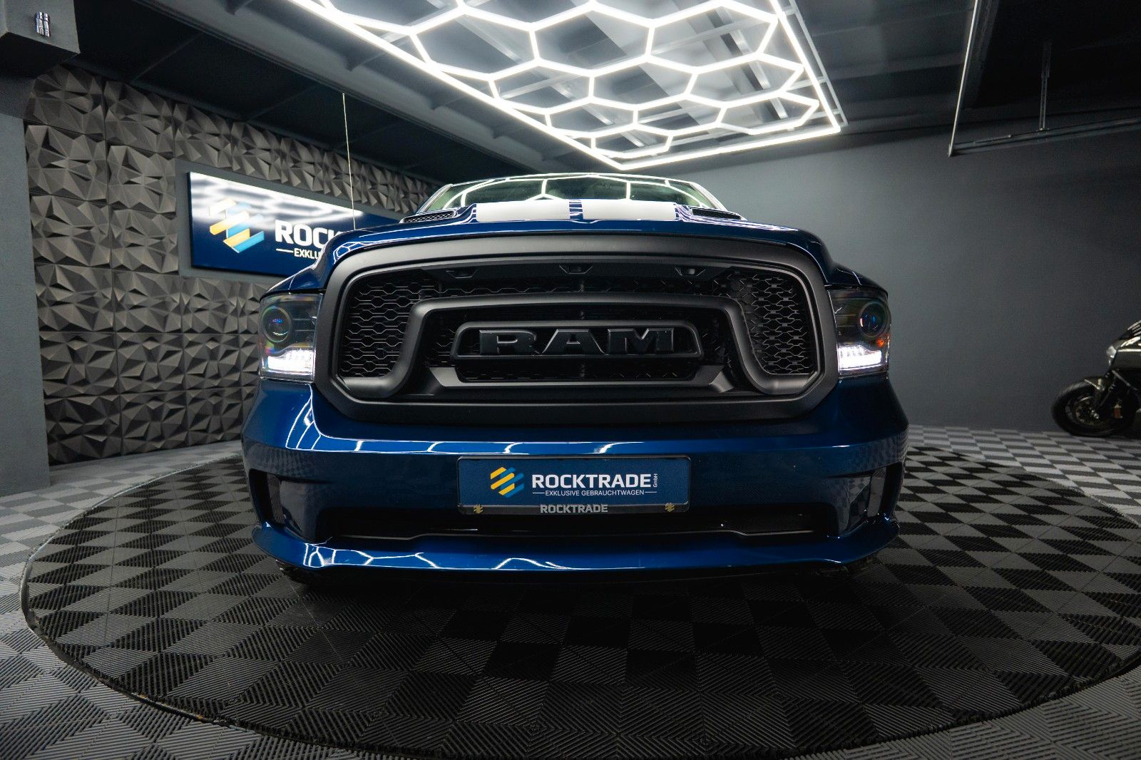 Fahrzeugabbildung Dodge RAM 5.7 V8 HEMI 4x4 OFFROAD Night Edition *19%*