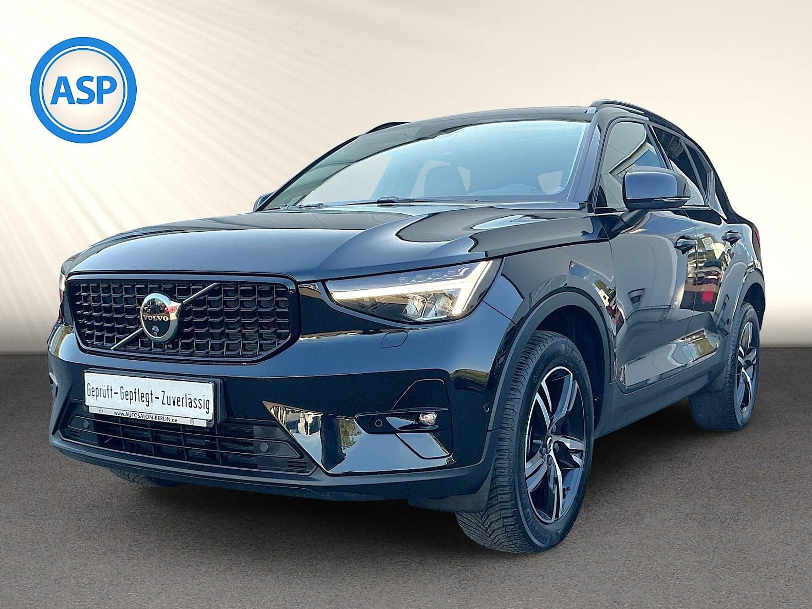 Volvo XC40 B3 DKG +Dark LED PANO H&K Apple&Andro RFK