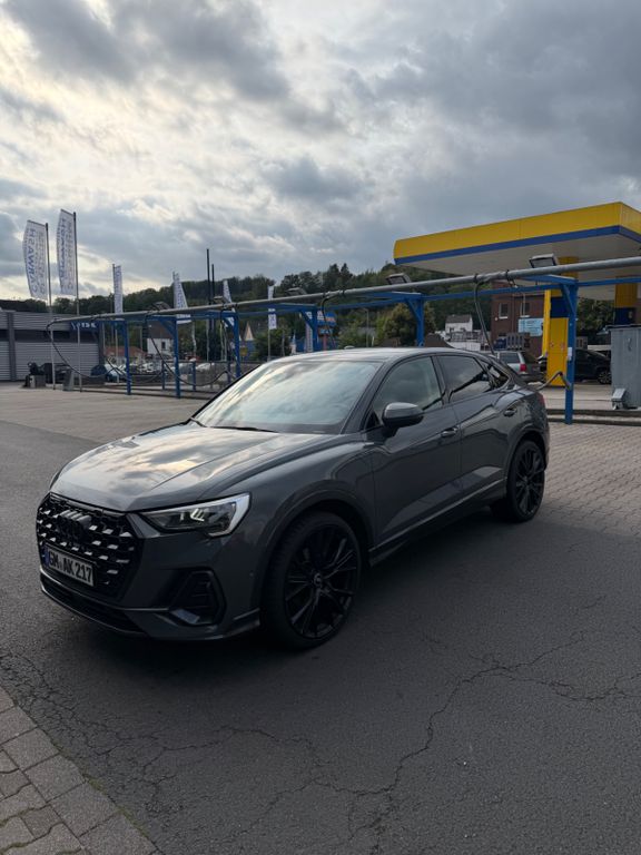 Image of Audi Q3