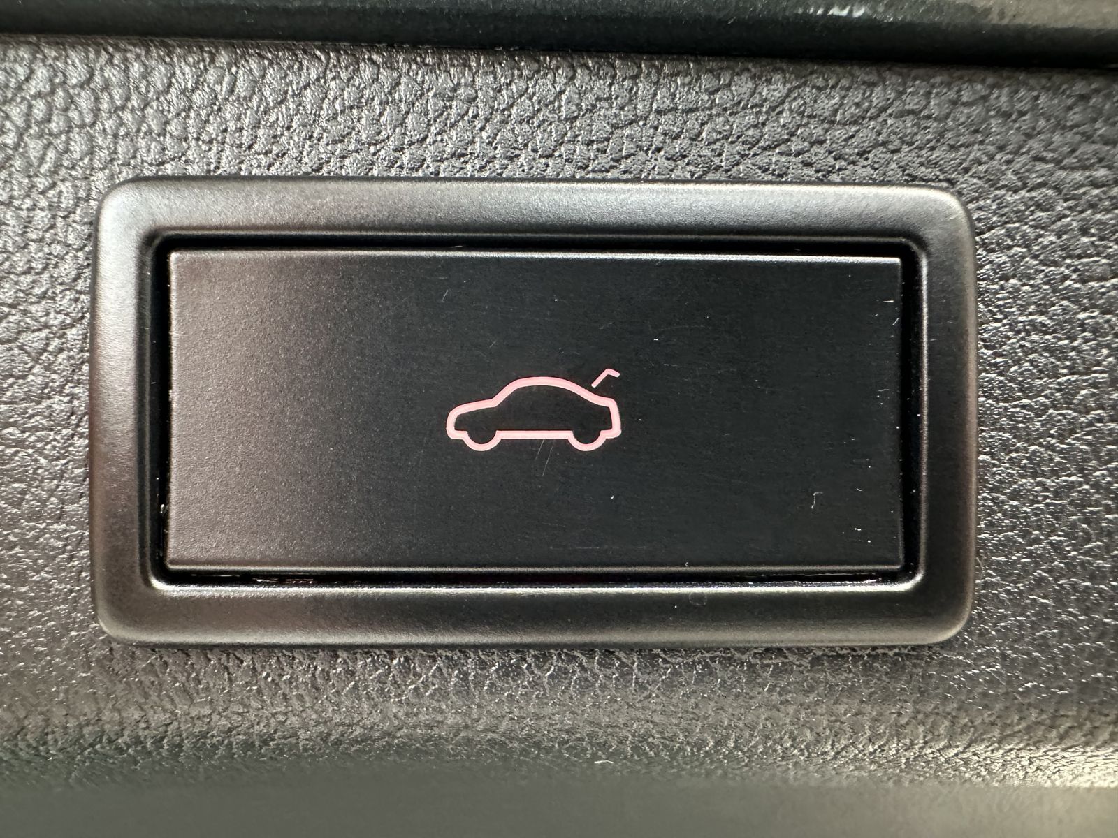 Fahrzeugabbildung SKODA Superb Combi 2.0 TDI DSG L&K NAV+MATRIX+AHK+ACC