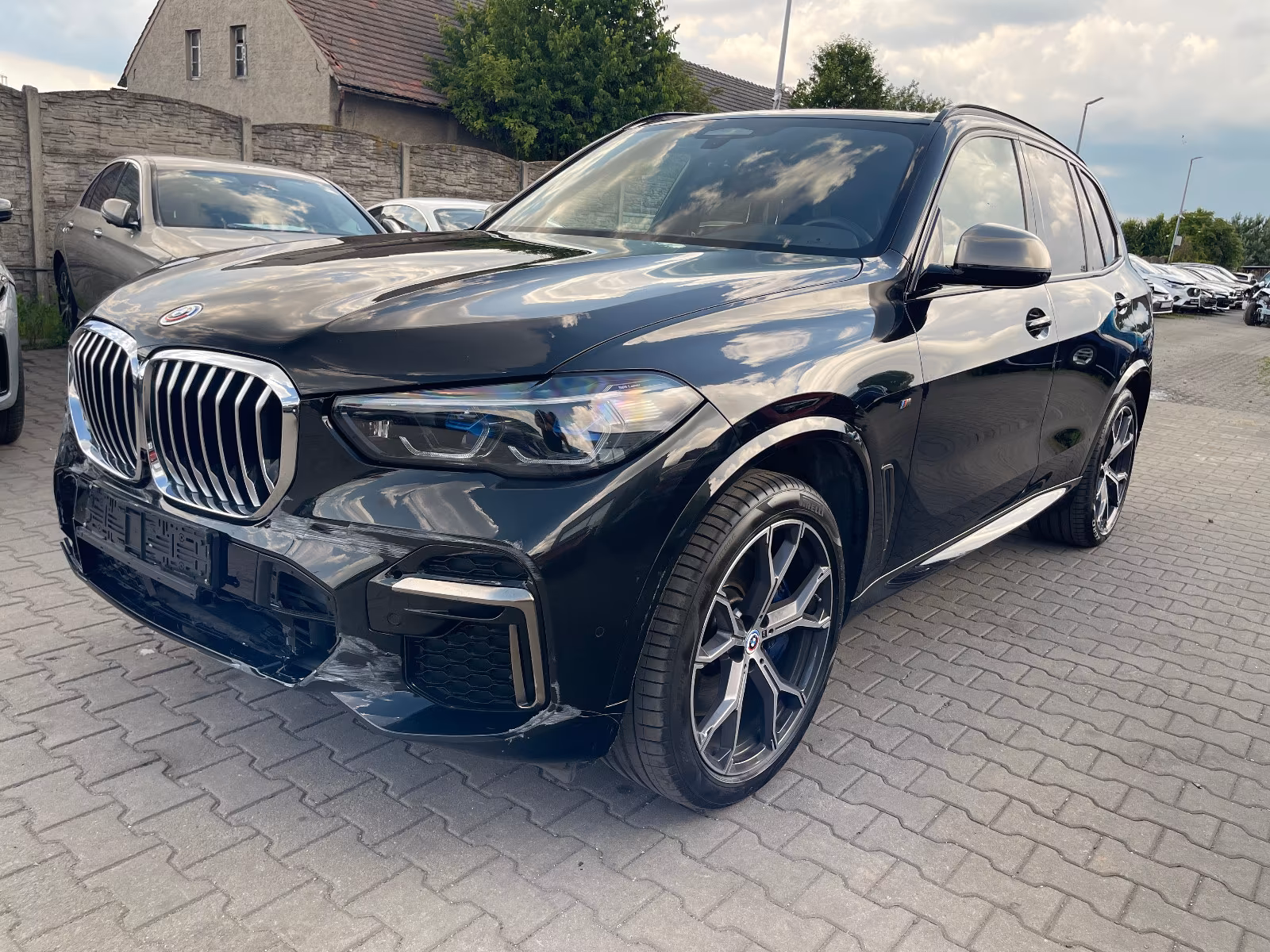 BMW X5 M50i