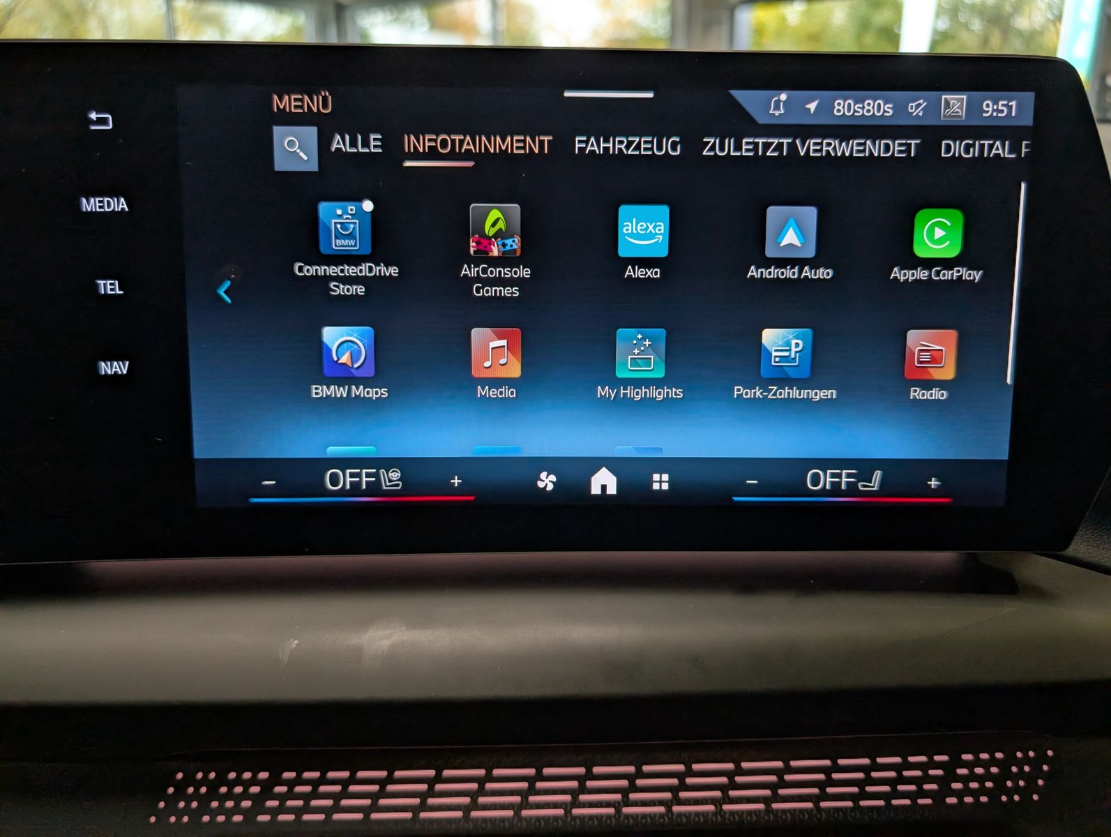 Fahrzeugabbildung BMW 123 i xDrive M-Sport Massag H/K Kamera Pano AHK