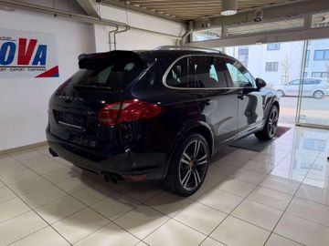 Porsche Cayenne - 2