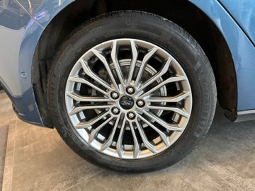 Ford Focus Lim. Titanium *Navi*AHK*LED*