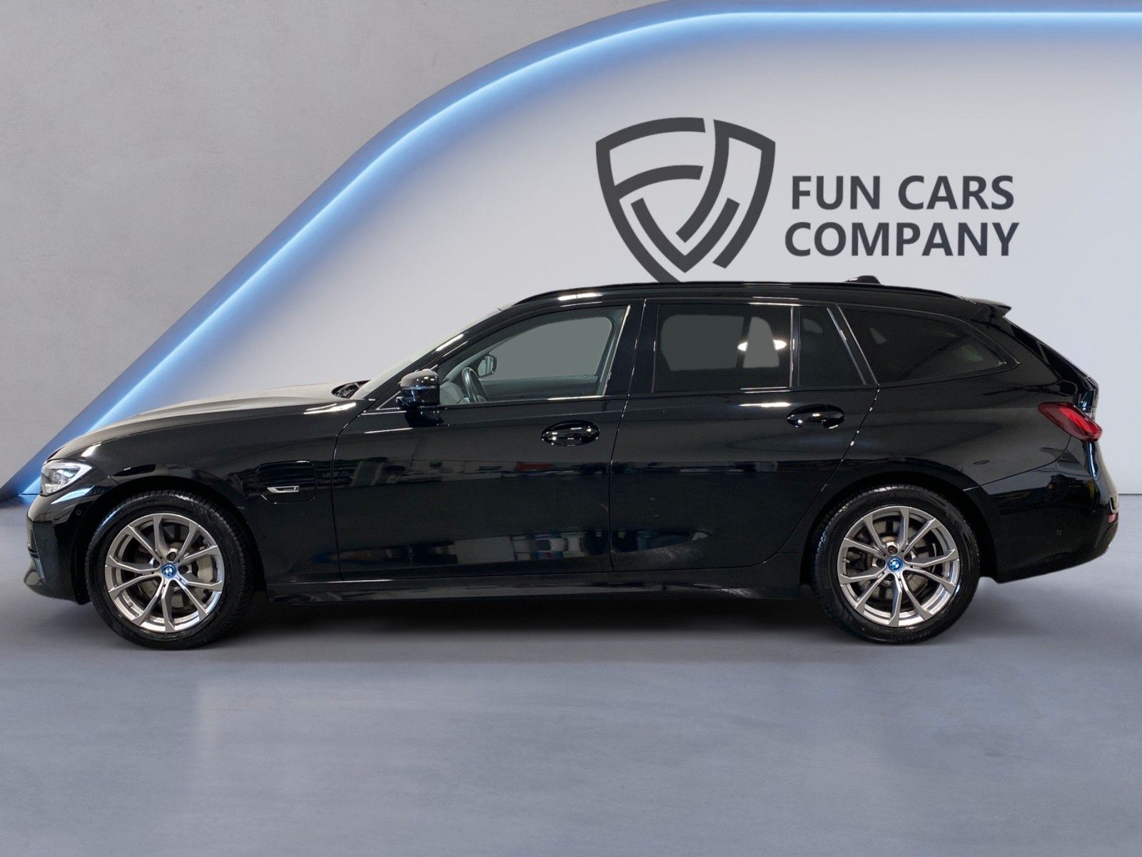 BMW 330e Touring xDrive Sport Line, HUD, PANO, LASER imagem 2