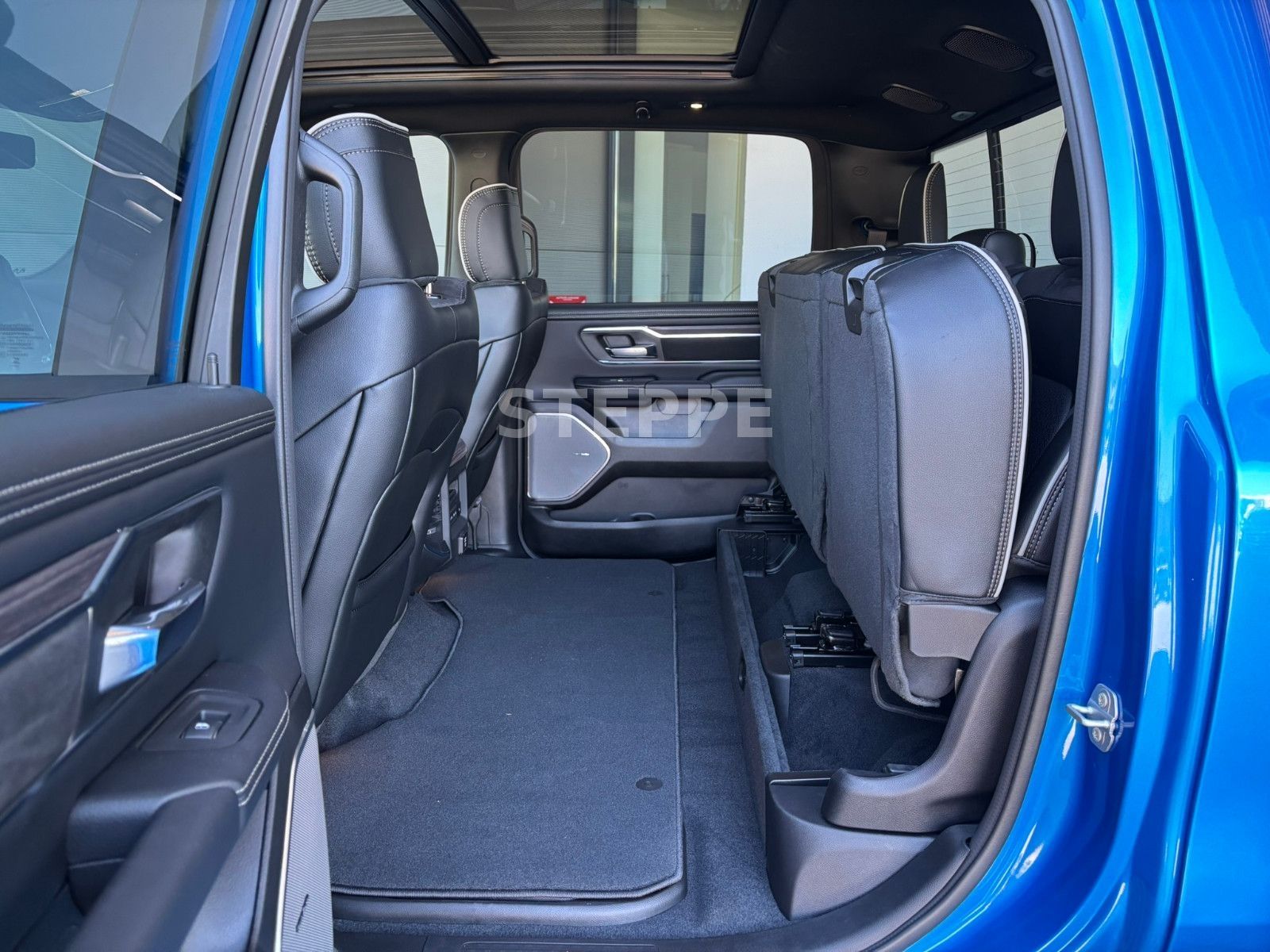 Dodge 2026 RAM 1500 5,7LV8 Night Safety Tech. AHK 22"