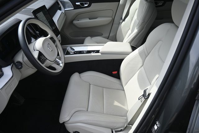 Volvo XC60 B5 B  Ultra Dark AWD*B&W*PANO*LUFT*AHK*